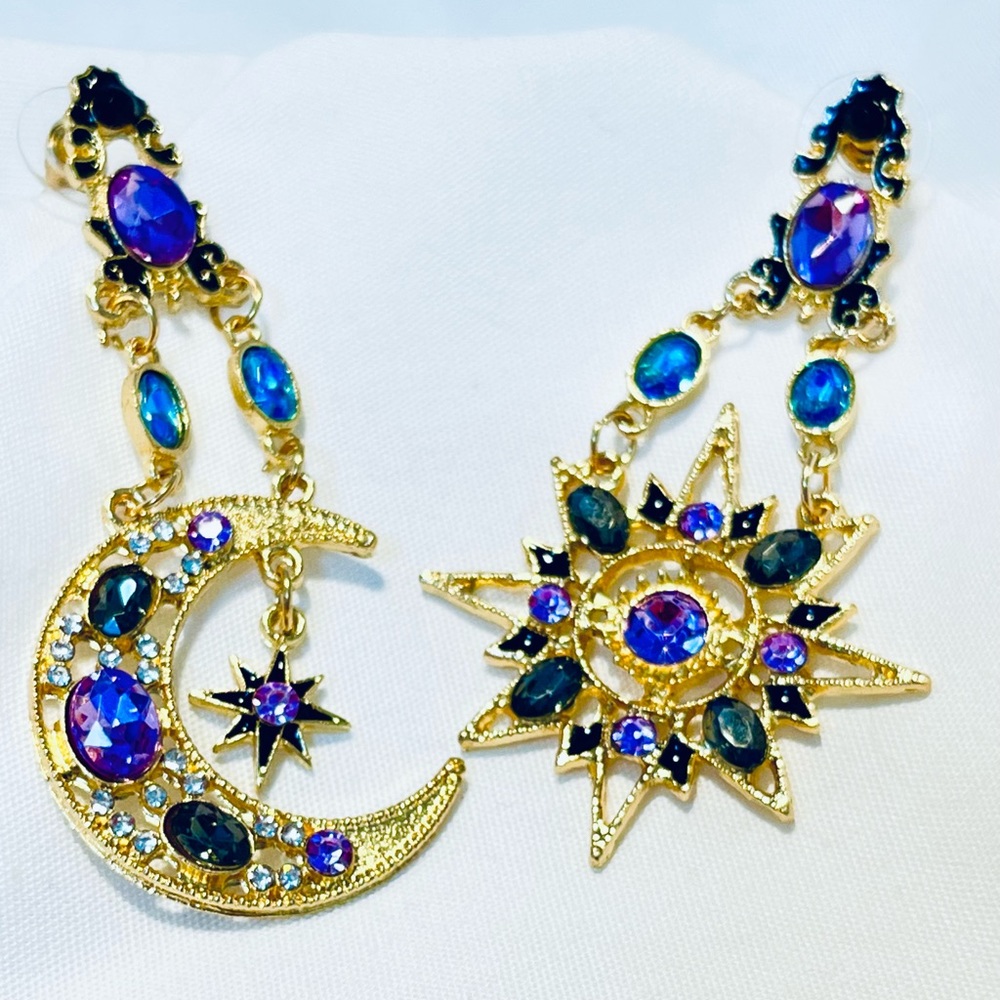 COPY - New. Gorgeous Moon & Sun earrings